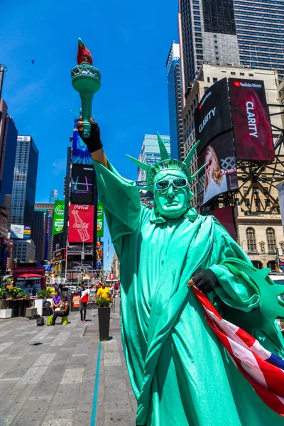 New York City Usa Marzo 2020 Artista Strada Travestito Statua — Foto Stock