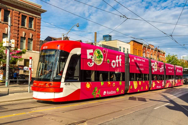 Toronto Kanada April 2020 Moderne Straßenbahn Toronto Einem Sonnigen Tag — Stockfoto