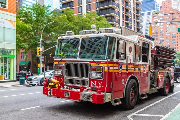 Nueva York City Estados Unidos Marzo 2020 Camión Bomberos Responde —  Fotos de Stock