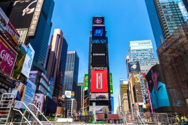 NEW YORK CITY, ABD - 15 Mart 2020: Times Square, ABD 'nin New York şehrinin bir sembolüdür