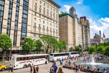 NEW YORK CITY, ABD - 29 Mart 2020: Beşinci Cadde New York, New York, ABD