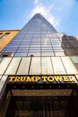 NEW YORK CITY, ABD - 29 Mart 2020: New York 'taki Trump Tower binası, ABD