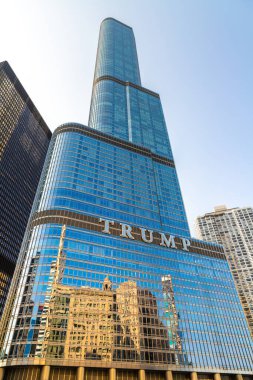 Chicago, Illinois, ABD - 29 Mart 2020: Trump Tower gökdelen binası