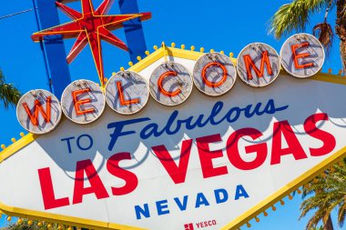 LAS VEGAS, ABD - 29 Mart 2020 Las Vegas 'ın güneşli bir gününde Las Vegas' a hoş geldiniz.