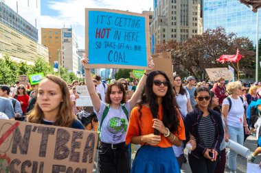 TORONTO, CANADA - 27 Eylül 2019: İklim için Küresel Grev ve Toronto, Ontario, Kanada 'da İklim Adaleti Yürüyüşü