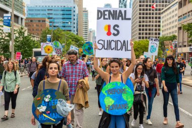 TORONTO, CANADA - 27 Eylül 2019: İklim için Küresel Grev ve Toronto, Ontario, Kanada 'da İklim Adaleti Yürüyüşü
