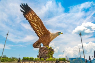 LANGKAWI, MALAYSIA - 21 Şubat 2020: Malezya 'nın Langkawi adasındaki Kartal Meydanı' nda Kartal Heykeli