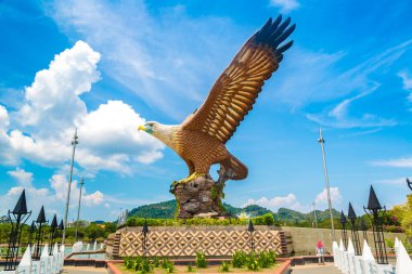 LANGKAWI, MALAYSIA - 21 Şubat 2020: Malezya 'nın Langkawi adasındaki Kartal Meydanı' nda Kartal Heykeli
