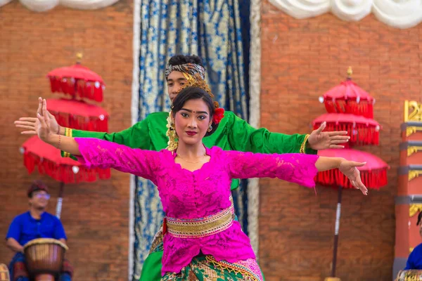 Bali Indonésia Fevereiro 2020 Dança Balinesa Tradicional Realizada Parque Cultural — Fotografia de Stock