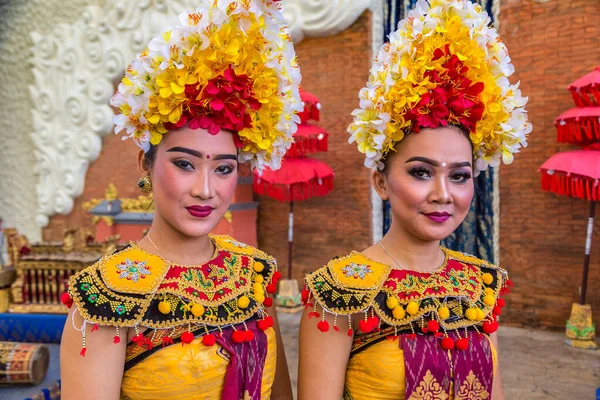 バリ島 インドネシア 2020年2月28日 インドネシアのバリにあるGwk Garuda Wisnu Kencana文化公園で行われる伝統的なバリ舞踊 — ストック写真