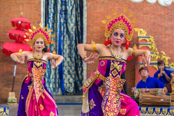 Bali Indonesia Febbraio 2020 Danza Tradizionale Balinese Eseguita Nel Parco — Foto Stock