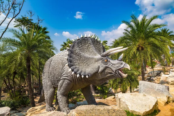 Pattaya Tajlandia Luty 2020 Dolina Dinozaurów Nong Nooch Tropikalny Ogród — Zdjęcie stockowe