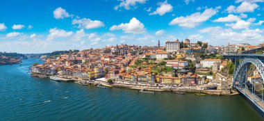 Panoramik hava görünümünde Porto Dom Luis köprünün bir güzel yaz günü, Portekiz