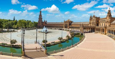 İspanyolca (Plaza de Espana) Meydanı'nda Sevilla Panoraması bir güzel yaz günü, İspanya