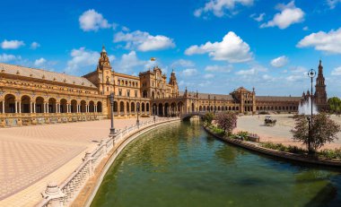 İspanyolca (Plaza de Espana) Meydanı'nda Sevilla Panoraması bir güzel yaz günü, İspanya