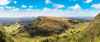 Cityscape Edinburgh Arthur'un koltuk bir güzel yaz günde, İskoçya, Birleşik Krallık
