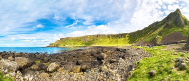 Causeway dev bir güzel yaz günü, Kuzey İrlanda