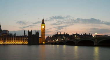 Londra'da Big Ben, Parlamento ve Westminster bridge uygulamasında bir güzel yaz gecesi, İngiltere, Amerika Birleşik Devletleri