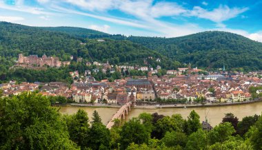 Panoramik hava görünümünde Heidelberg bir güzel yaz günü, Almanya