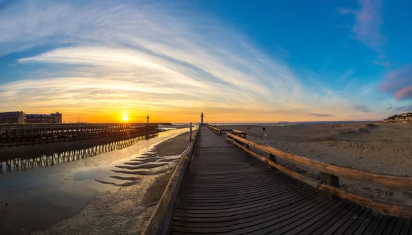 Panorama Von Hölzernen Pier Und Leuchtturm Trouville Und Deauville Einem — Stockfoto