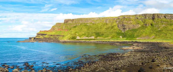 美しい夏の日 北アイルランドのジャイアンツ コーズウェー — ストック写真