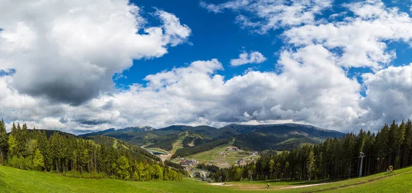 Panorama Montanhas Dos Cárpatos Belo Dia Verão Bukovel Ucrânia — Fotografia de Stock