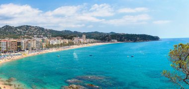 Plajlar Lloret de Mar içinde bir güzel yaz gün, Costa Brava, Katalonya, İspanya