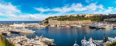 Lüks bir güzel yaz günü, Monaco Hercule Monte Carlo'da limanda