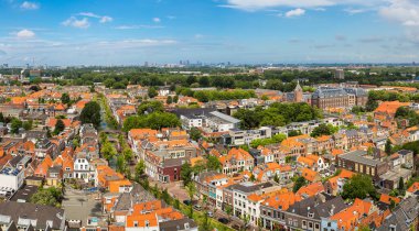 Panoramik hava görünümünde Delft bir güzel yaz günü, Hollanda