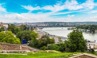 Belgrad cityscape bir güzel yaz günü Sırbistan Sava Nehri üzerinden