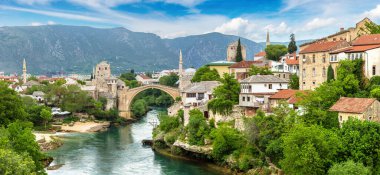 Eski Köprüsü Mostar Panoraması bir güzel yaz günü, Bosna-Hersek