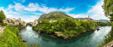 Eski Köprüsü Mostar Panoraması bir güzel yaz günü, Bosna-Hersek