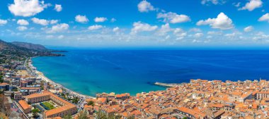 Cefalu ve Sicilya, İtalya güzel yaz günü'katedralde havadan görünümü