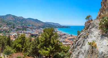 Cefalu ve Sicilya, İtalya güzel yaz günü'katedralde havadan görünümü