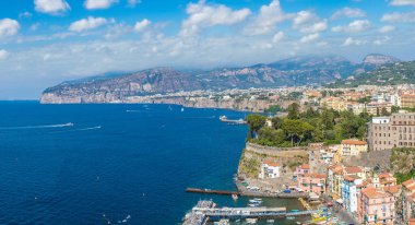 Sorrento, İtalya güzel yaz gün Amalfi Coast panoramik havadan görünümü
