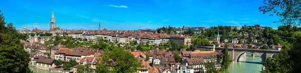 Panoramisch Uitzicht Bern Berner Munster Kathedraal Een Mooie Zomerdag Zwitserland — Stockfoto