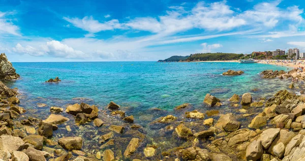 Kayalar Panoraması Üzerinde Sahil Lloret Mar Içinde Bir Güzel Yaz — Stok fotoğraf