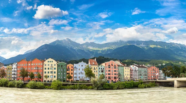 Facciata Dell Edificio Montagne Delle Alpi Alle Spalle Innsbruck Una — Foto Stock