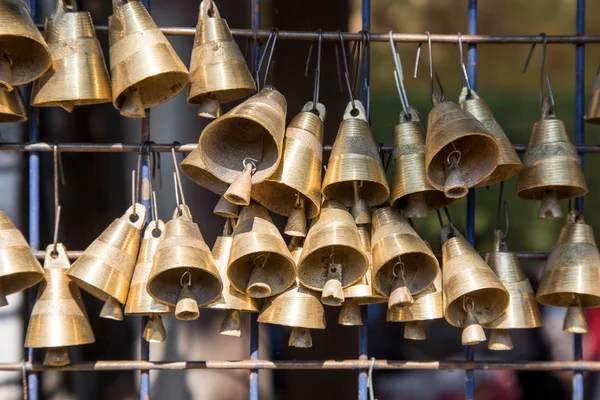 Pequeñas campanas de bronce — Foto de Stock