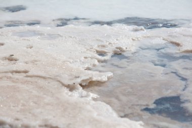 Ölü Deniz doğal tuz kristallerinin