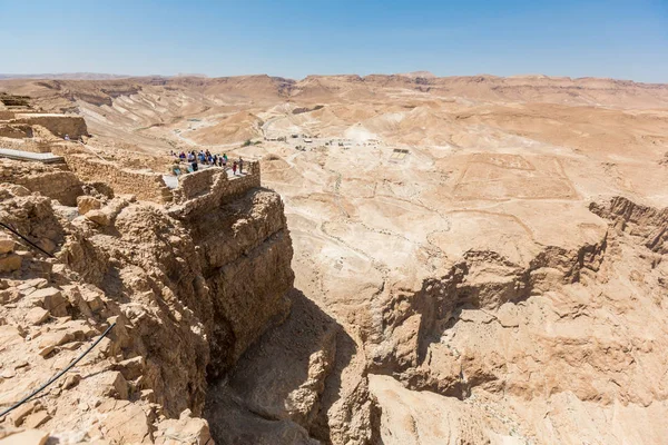사람들은 탐험 Masada 국립 공원 — 스톡 사진