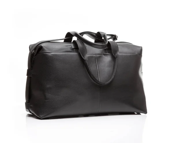 Sac de voyage homme en cuir noir sur fond blanc — Photo