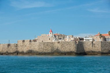 Denizden Akko şehrinin manzarası
