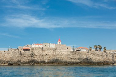 Denizden Akko şehrinin manzarası