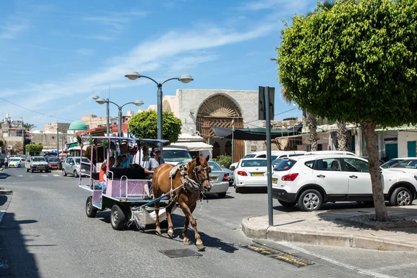 Tourists on a carriage in Akko (Acre) , Israel — Stock Photo, Image
