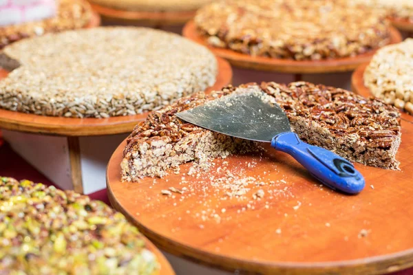 Nozes árabes tradicionais com caramelo — Fotografia de Stock