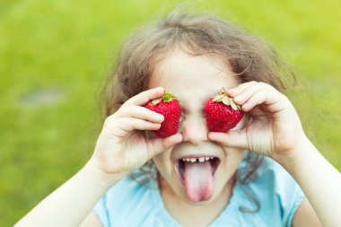 Çilek gözlü çocuğun