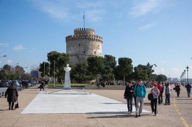 Selanik'te Beyaz Kule'ye yakın kişi. Yunanistan