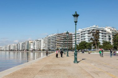 İnsanlar ot Nikis avenue Selanik'te