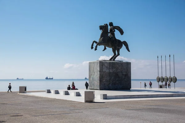 La statua del Grande Alessandro sul lungomare di Tessalo — Foto Stock